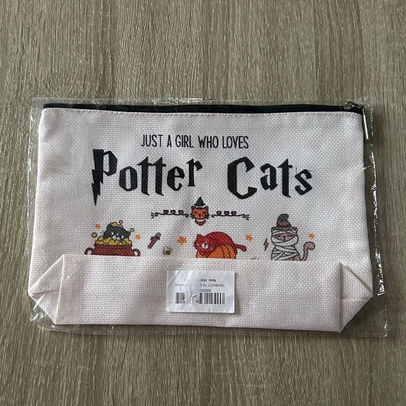 NEW … “Just A Girl Who Loves Potter Cats” Makeup Bag - Picture 2 of 2